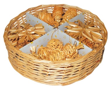 Straw Decorations 34 pcs in Basket
