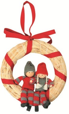 Straw Wreath dia 19cm with Boy and Girl in Knitted Clothes